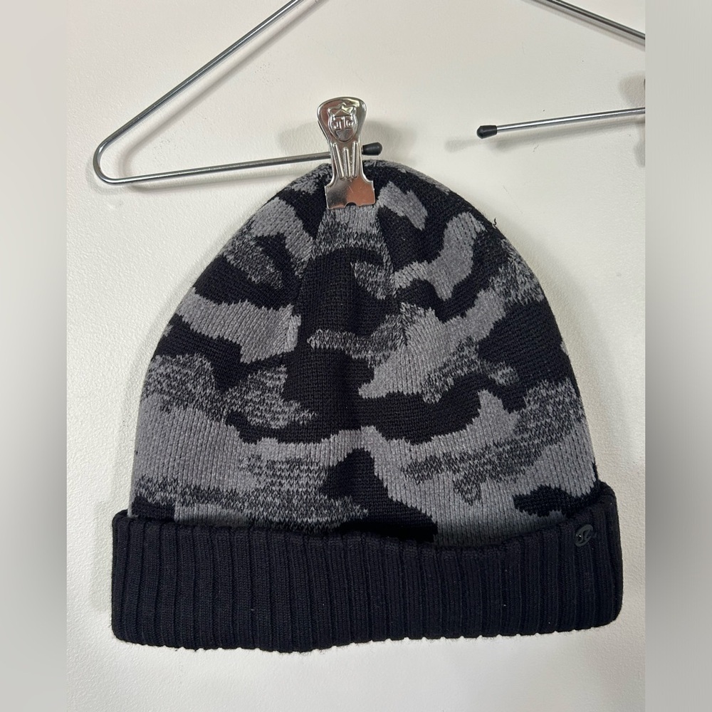 BNWOT Lululemon Room For Warmth Beanie Hat Black/Gray